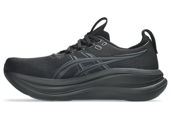 Ridges run through the midsole to give it an aero-dynamic look.