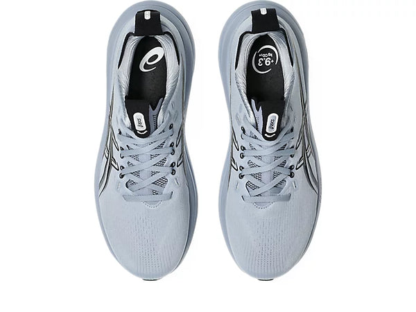 Light blue laces are used to match the upper.