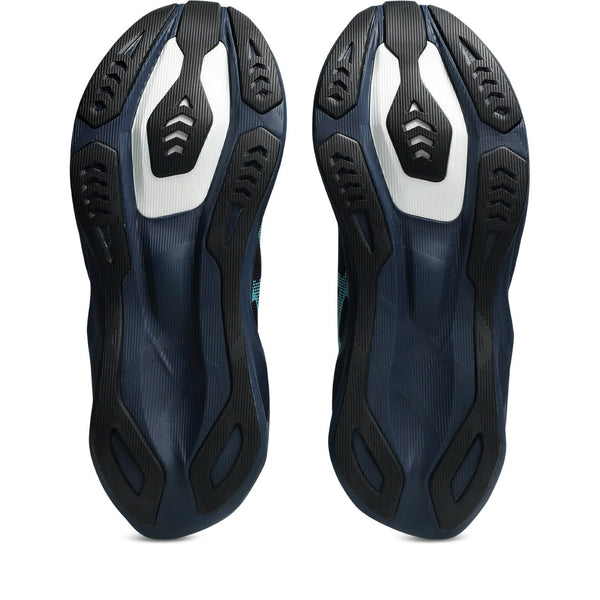 Black rubber is used on the outsole.