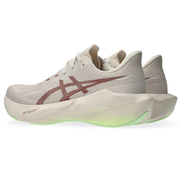 A pair of Novablast 6 running shoes with the focus on the heel and midfoot.