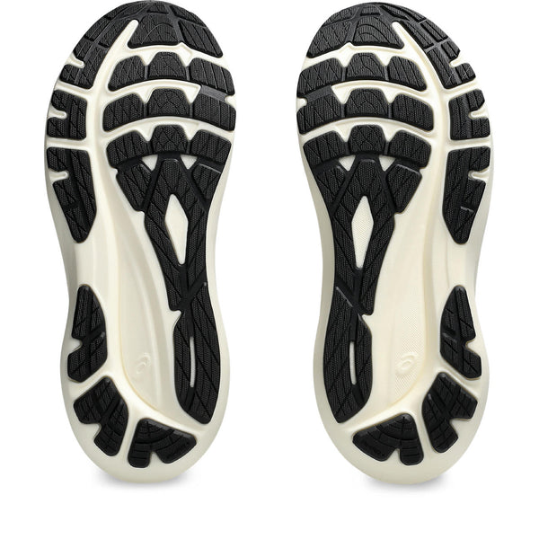 The outsole of the GT-2000 is black and white, just like the upper colors.
