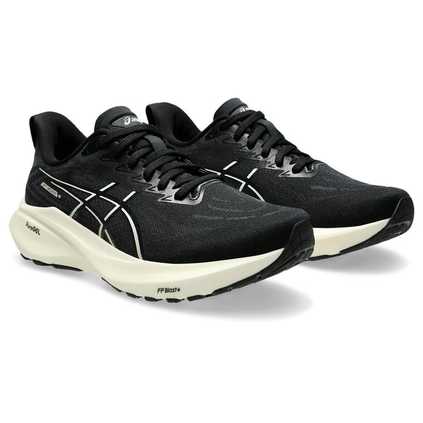 The ASICS GT-2000 has black shoe laces that match the tongue and the collar of the shoe.