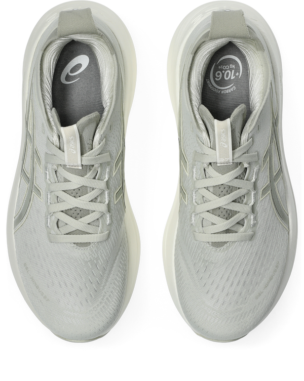 Grey laces are used to match the upper of this shoe.