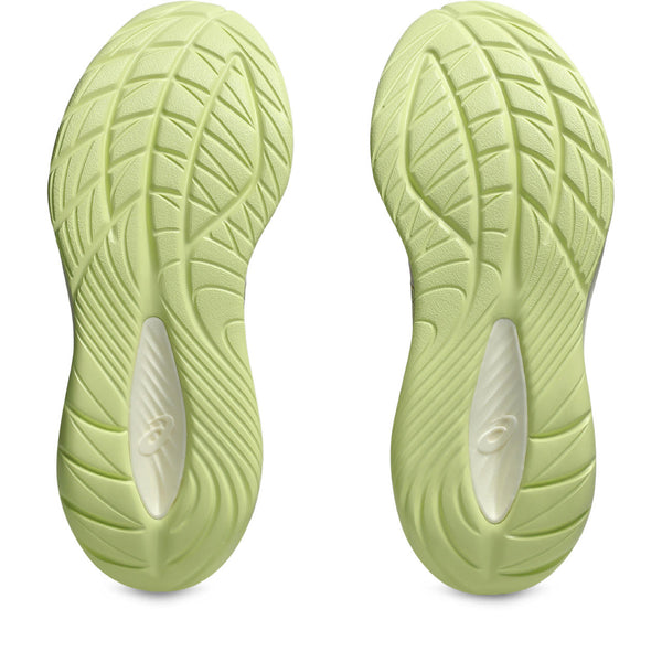 The ousole of the Cumulus 27 does not have a lot of thick rubber, instead lots of midsole that goes right to the ground.