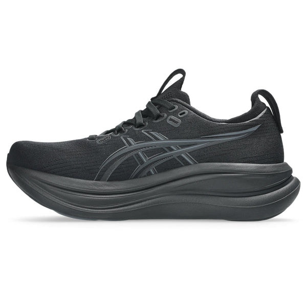Ridges run through the midsole to give it an aero-dynamic look.