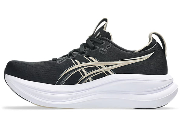 Ridges run through the midsole to give it an aero-dynamic look.