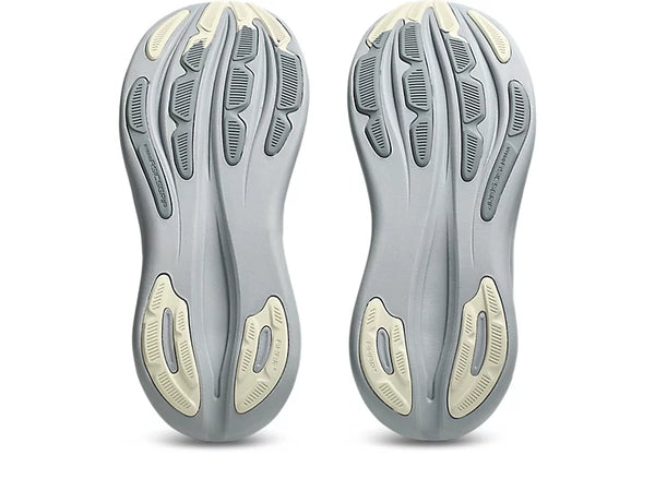 Cream and greyish blue rubber is used on the outsole of this shoe.