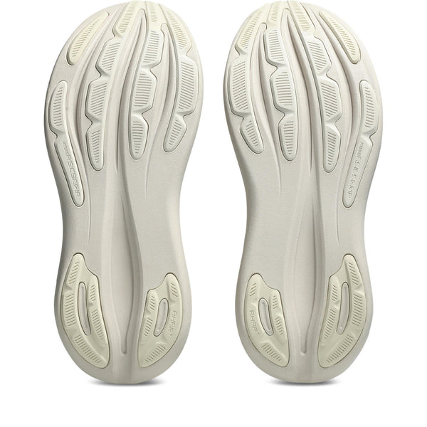 Cream rubber is used on the outsole.
