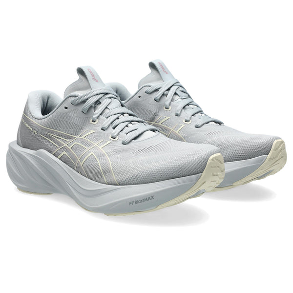 A white outline of a asics logo is in the middle of the upper on both sides.
