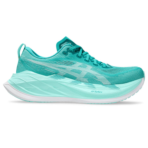 These running shoes have a ton detail built into the upper and midsole making them look as fast as tehy run.