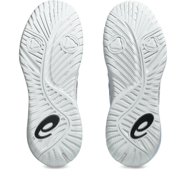 White rubber is used on the outsole of this shoe.