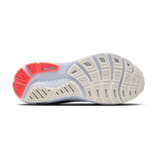 White rubber is used on the outsole for the majority of the shoe except for around the heel which uses pink rubber.