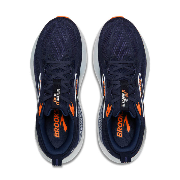 Navy blue laces and insoles are sed to match the upper.
