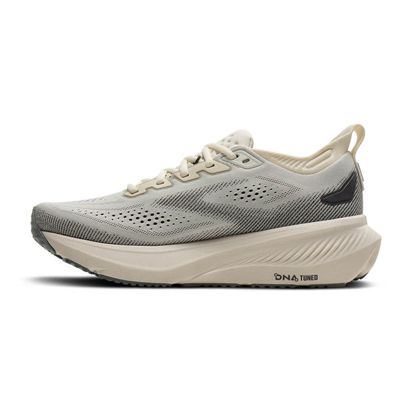 The medial side of the Glycerin 23 has laces that match the midsole color.