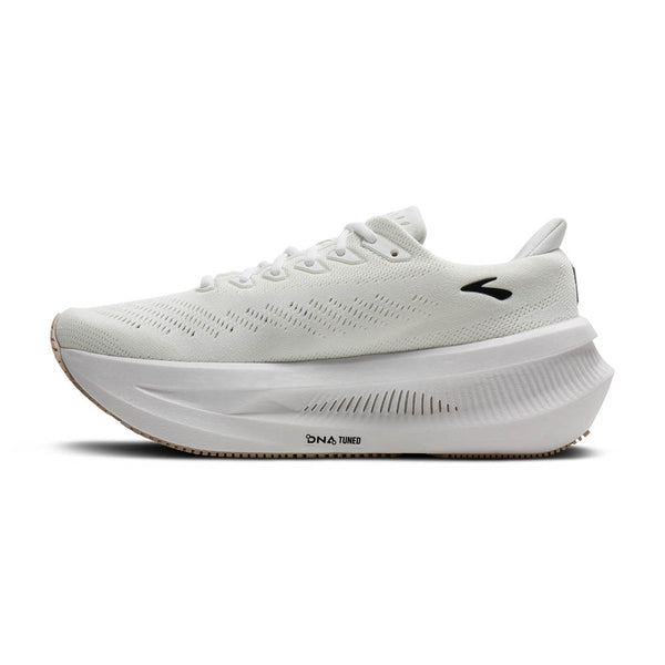 A tiny black brooks logo is stitched near the ankle on the medial side of the upper.