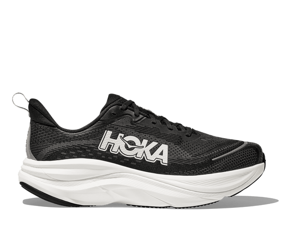 Designed to elevate your daily running practice, the Hoka Skyflow combines premium Skyward X-inspired geometry with upgraded foam compounds, taking everyday miles to the next level. 