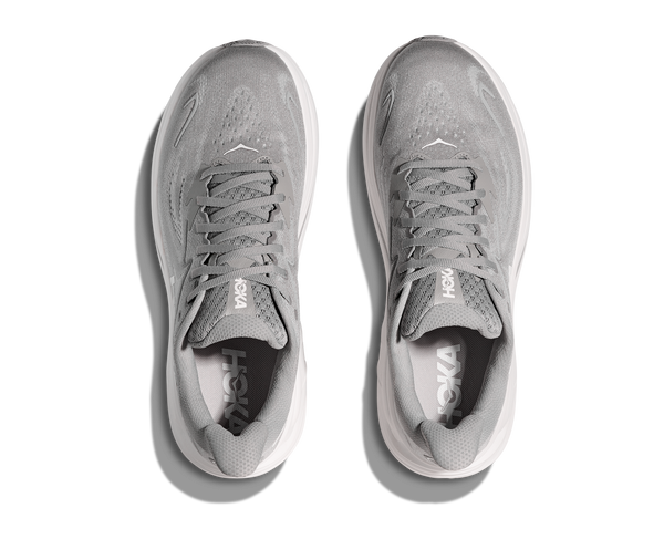 The light grey laces and insoles used match the grey upper of this shoe.