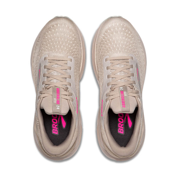 Beige laces are used to match the upper of this shoe.