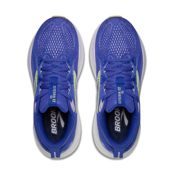 Cobalt blue laces are used to match the upper of this shoe.