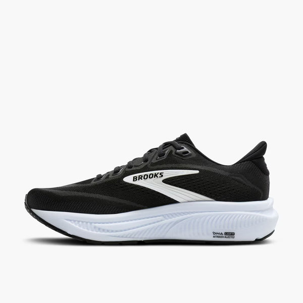 Ridges run through the middle of the midsole.