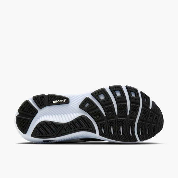 Black rubber is used on the outsole of the shoe.