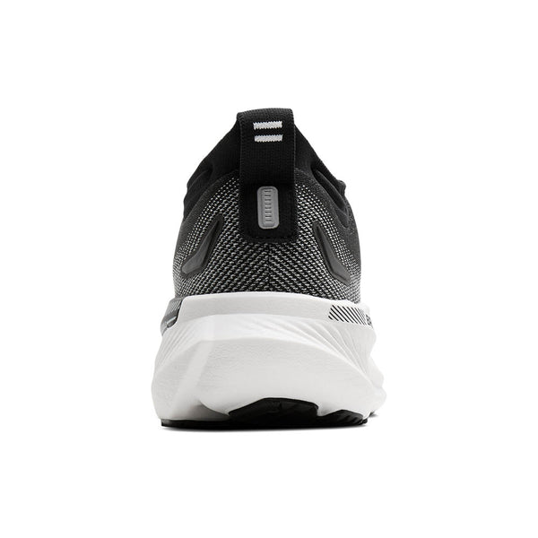 The heel of the Glycerin GTS 23 has a black and white looking weave.