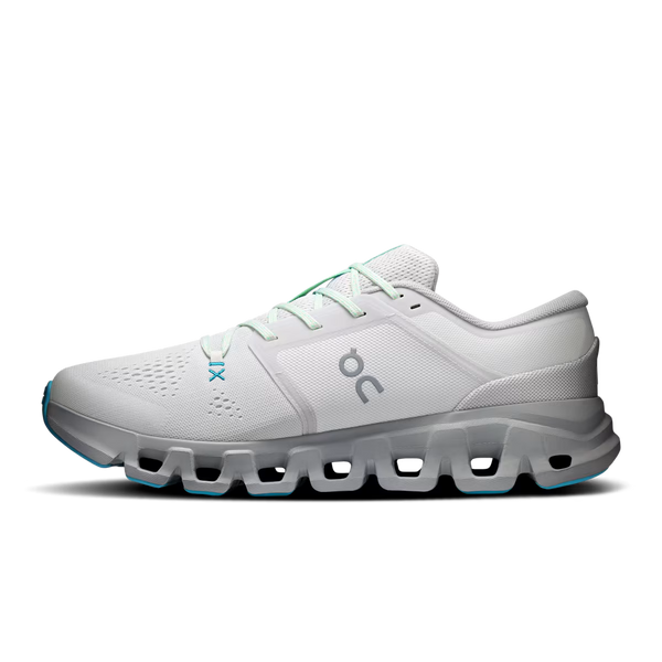 Black running shoe with GORE-TEX and Altra branding on a white background