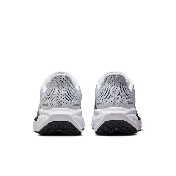 The heel area of this Pegasus 41 from Nike is mostly white mech with some gaps where the black underlayer can be seen coming through.