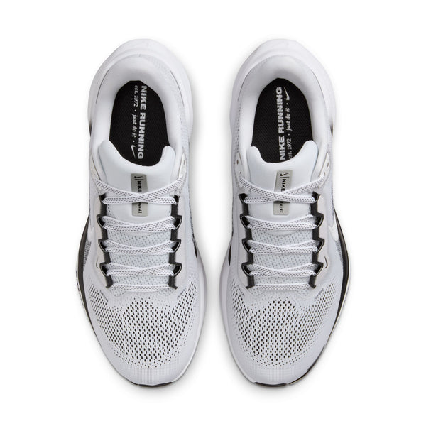 The upper eyelets of this Nike Pegasus 41 are black that match part of the midsole.
