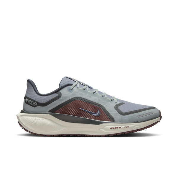 The upper pumace color of these running shoes matches the same color of the laces.