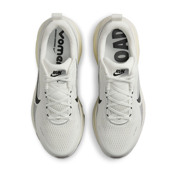 The top down look of the Vomero 18 shoes a different graphic on each sock liner.