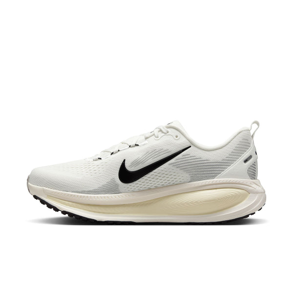 The medial side of the Vomero 18 has an off white midsole material.