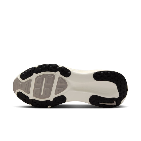 The outsole of the Vomero 18 has carbon rubber around the outside of most of the shoe.