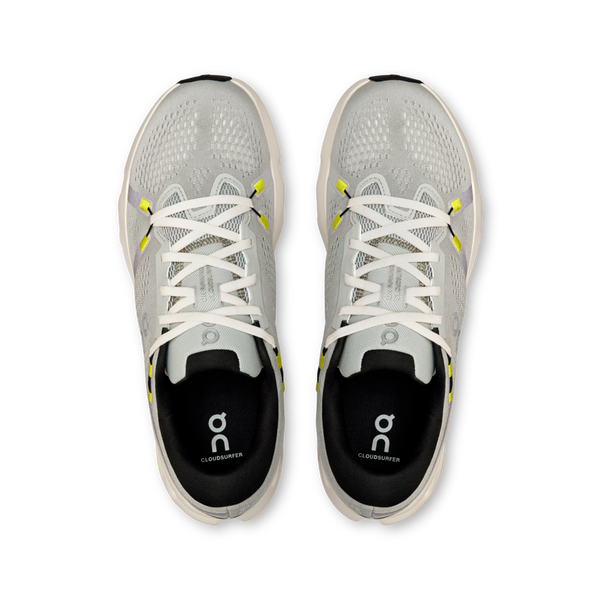 The white laces of this Cloudsurfer 2 make the shoe pop.