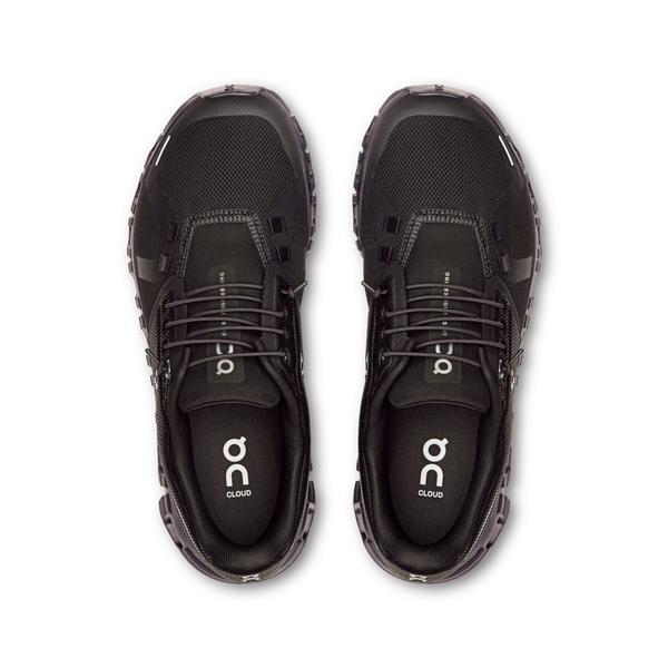 The laces on the On cloud 6 casual shoes are made of bungee's.