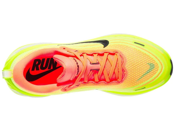 The soft and stretchy engineered mesh upper has a plush tongue and collar that create comfort the help you go the distance.