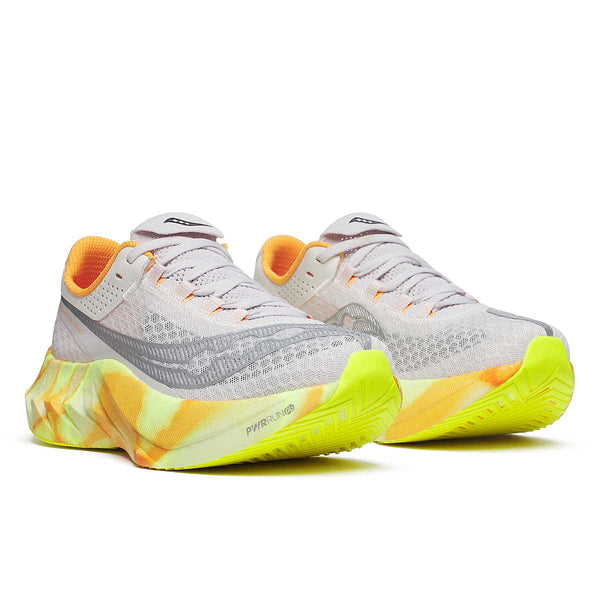 The Endorphin Pro 4 has a small overlapping flap at the top of the tongue.