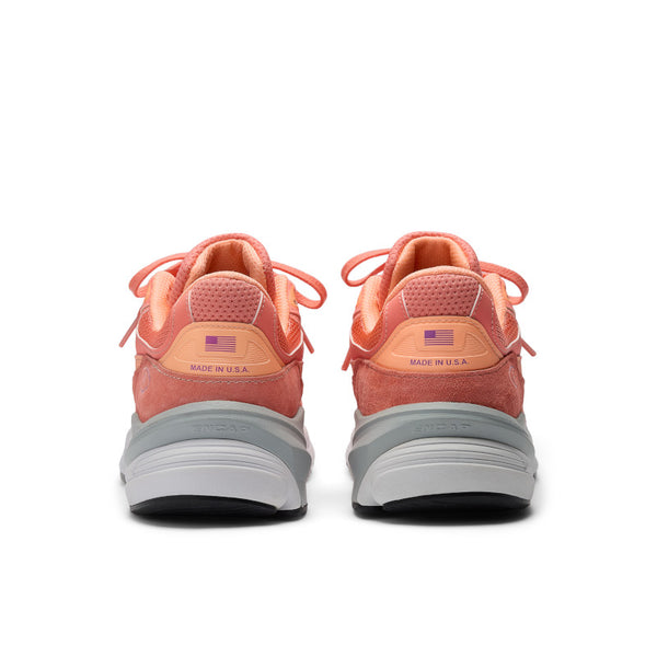 The heel area of teh 990V6 has an America Flag to represnt Made in the USA.