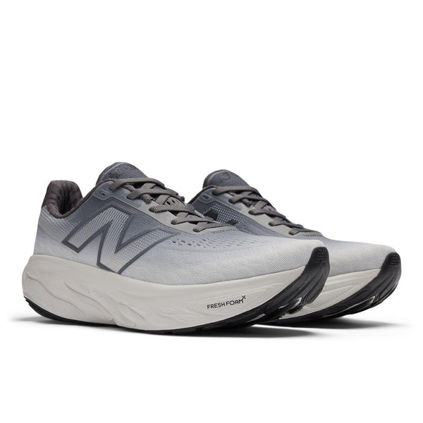 The upper of this women's NB running shoe has an ombre look that fades to grey.