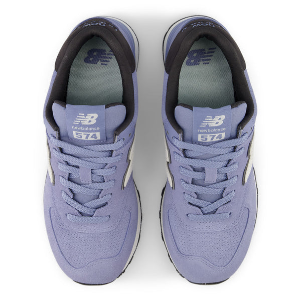 The top down look at these shoes shows an upper that is almostall the ame color except for a bit of white lettering and teh the logos.