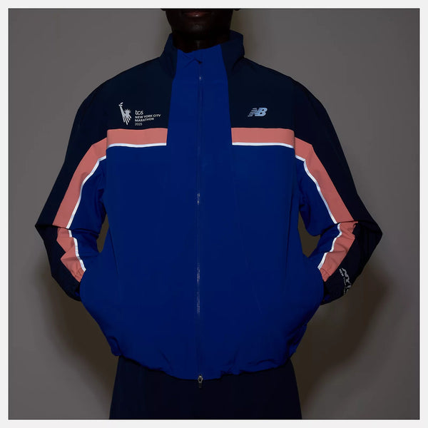 Constructed with stretch woven material and equipped with wind and water resistance, for essential performance over long distance miles.