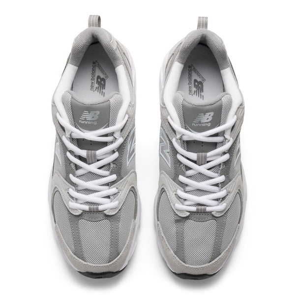 The mesh over the forefoot in the 530 is thin and is surrounded by a couple overlays.