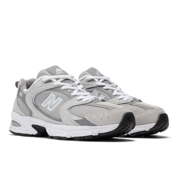 The white laces on this 530 matches the white midsole.