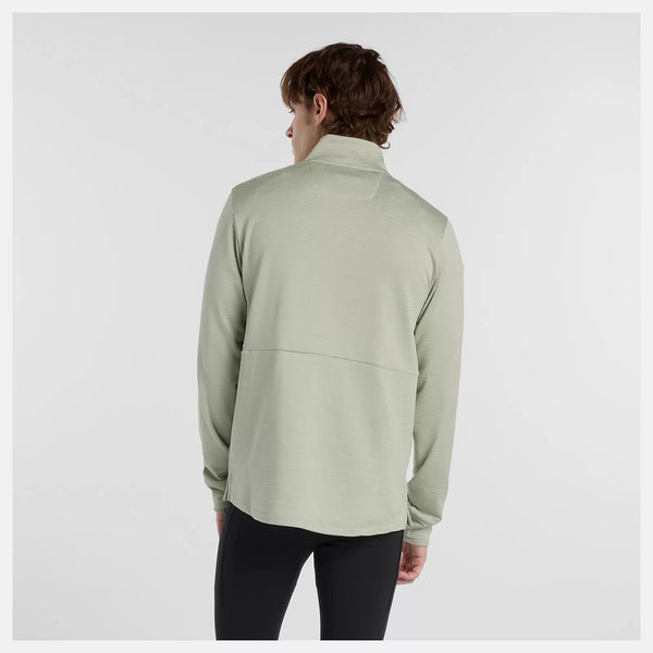 Made of soft and warm hea grid fabric.