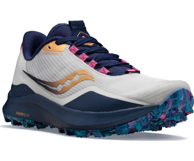 Front angle view of the Women's Saucony Peregrine 12 trail shoe in the color Prospect Glass