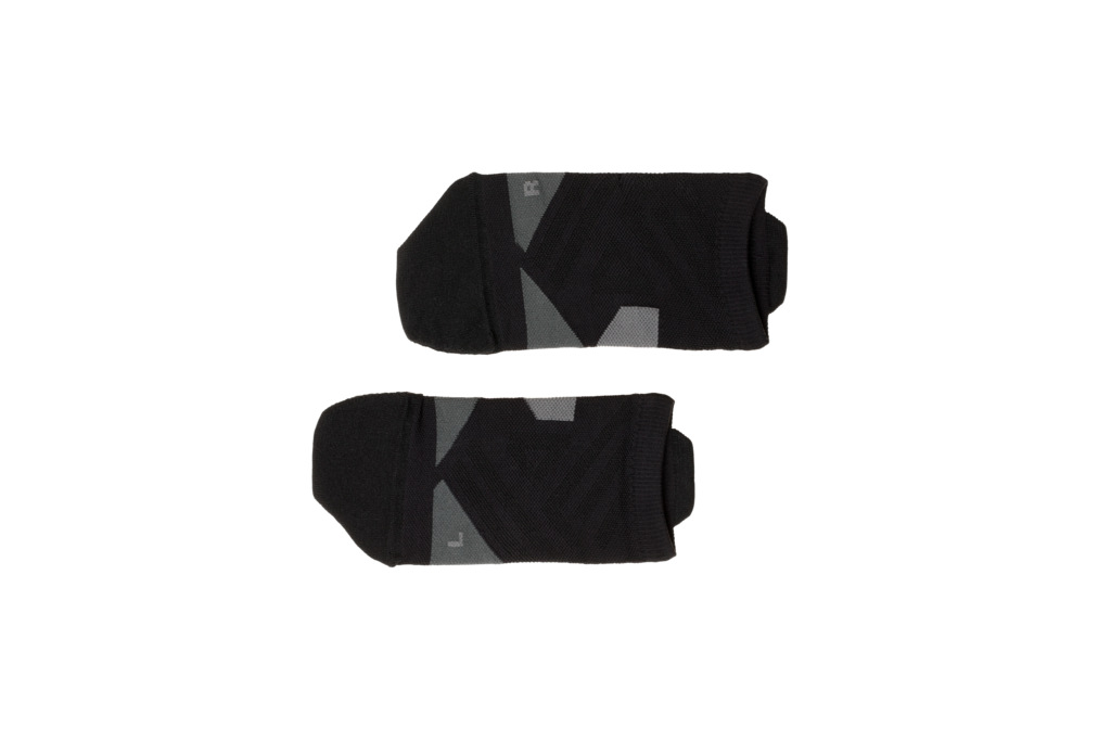 Top view of the Women's ON Low Sock in the color black shadow showing the "left and right" sock