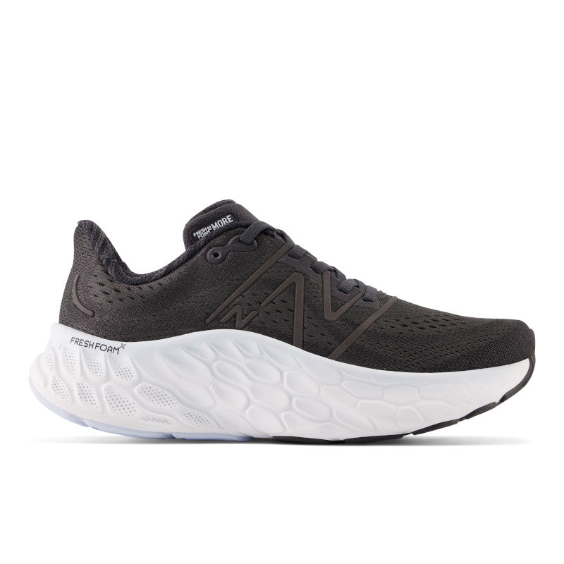 Lateral view of the Women's Fresh Foam More V4 by New Balance in the color Black/Starlight