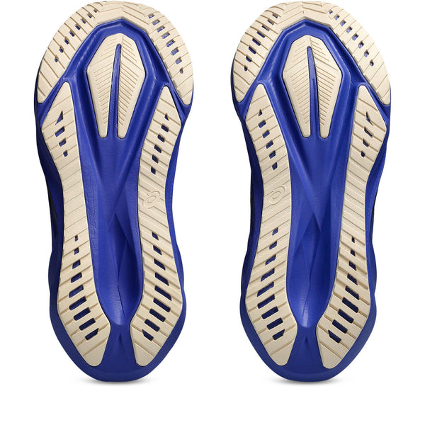 Cream rubber is used on the outsole. 