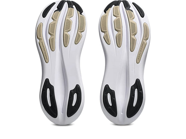 Black and cream rubber is used on the outsole of this shoe. 