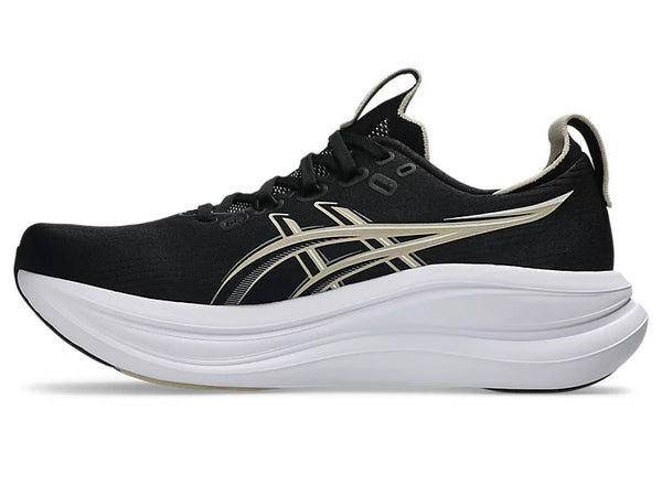Ridges run through the midsole to give it an aero-dynamic look. 